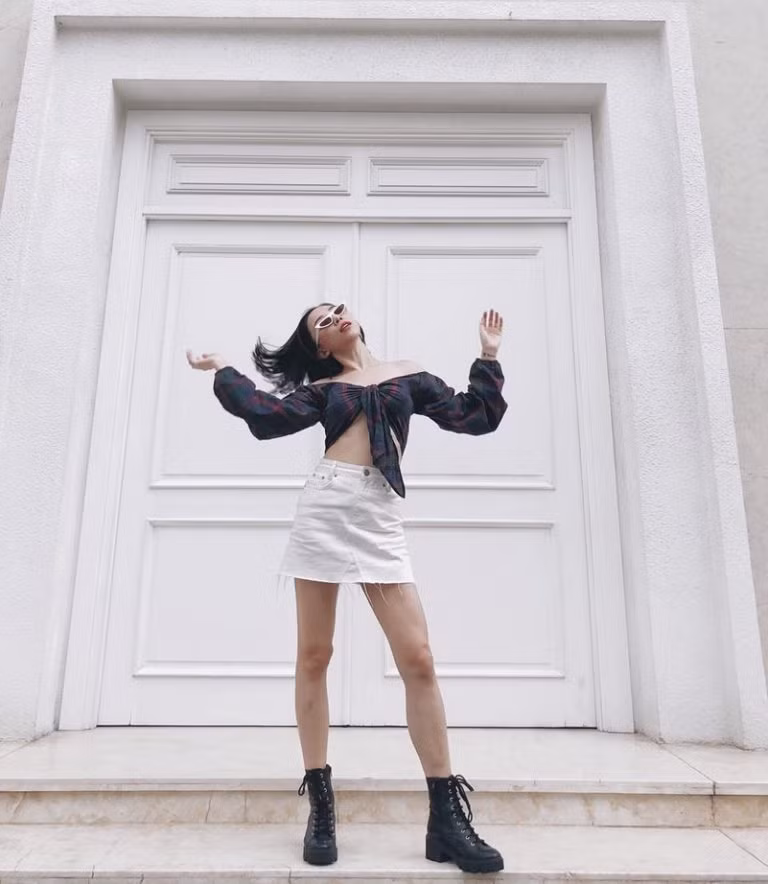 Học lỏm street style “hạ nhiệt” ngày nóng của mỹ nhân Việt ảnh 4