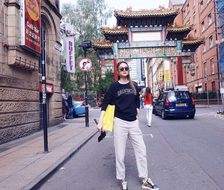 Học lỏm street style “hạ nhiệt” ngày nóng của mỹ nhân Việt ảnh 9