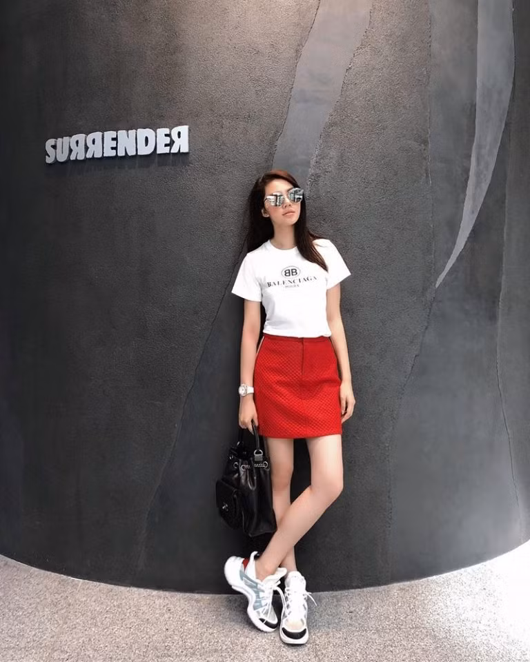 Mỹ nhân Việt và trang phục đẹp như mơ trong chuyến du lịch ngày hè ảnh 13