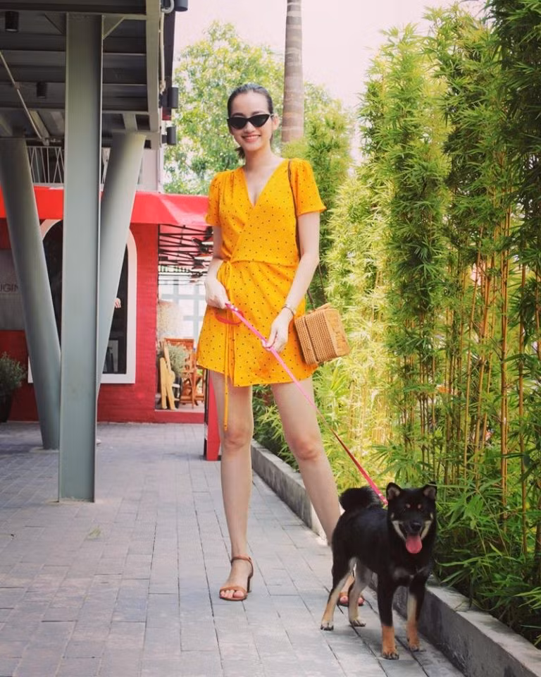 Mỹ nhân Việt và trang phục đẹp như mơ trong chuyến du lịch ngày hè ảnh 9