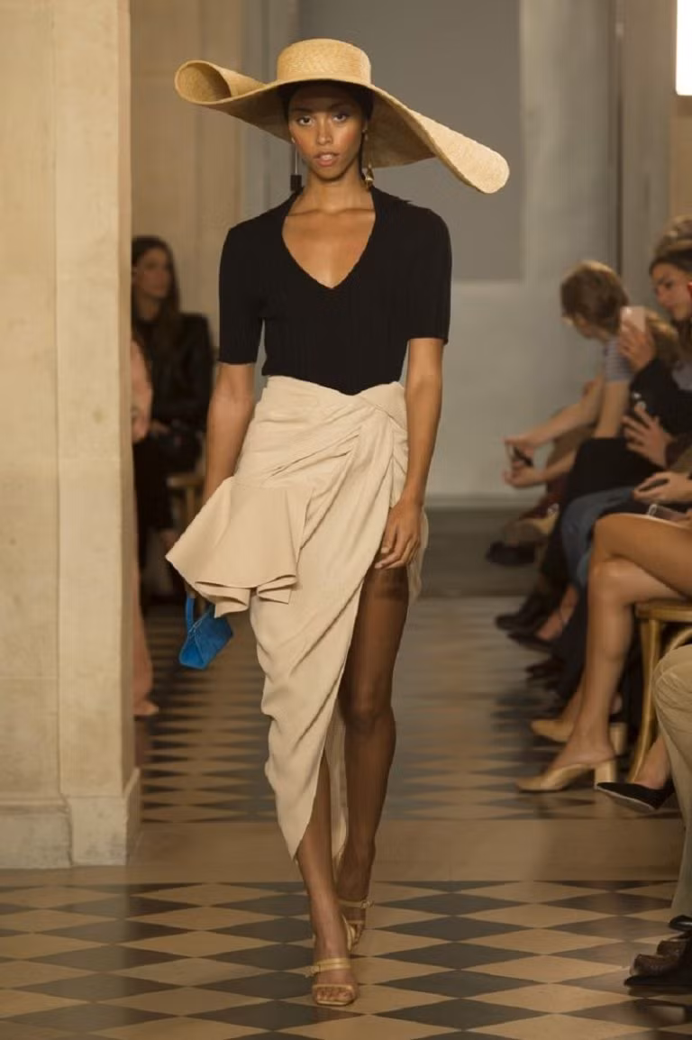 Mix đồ linh hoạt với mũ rộng vành “che cả thế giới” của Jacquemus ảnh 19
