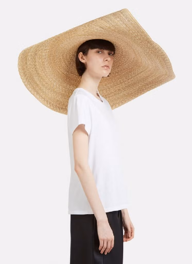 Mix đồ linh hoạt với mũ rộng vành “che cả thế giới” của Jacquemus ảnh 9