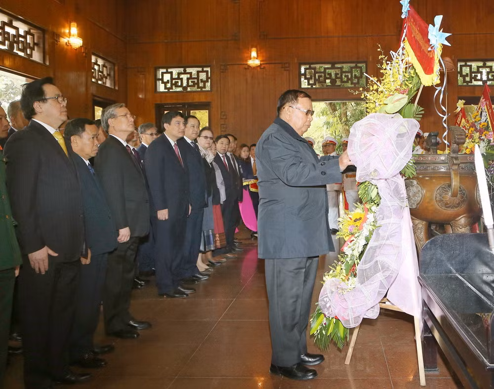 Tổng Bí thư, Chủ tịch nước Lào Bounnhang Vorachith thăm Quân khu 4 ảnh 3