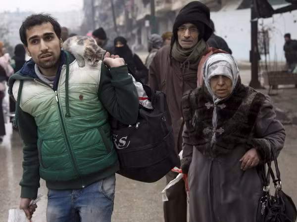 Syria hoãn sơ tán dân thường và quân nổi dậy rút khỏi Aleppo ảnh 1
