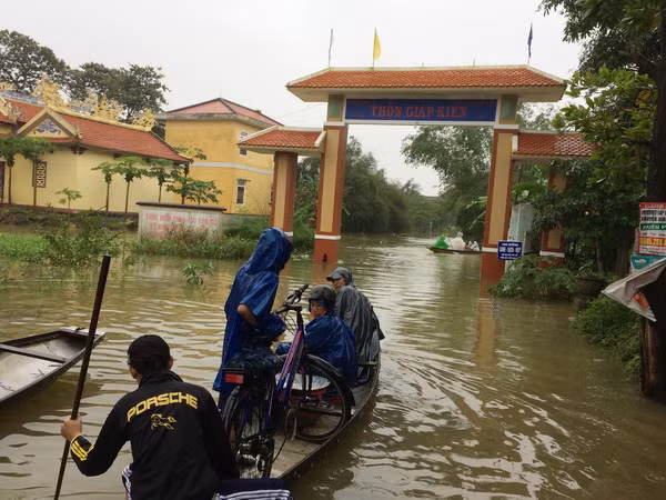 Mưa to, các hồ thủy điện ở Thừa Thiên-Huế xả lũ gây úng ngập cục bộ ảnh 1