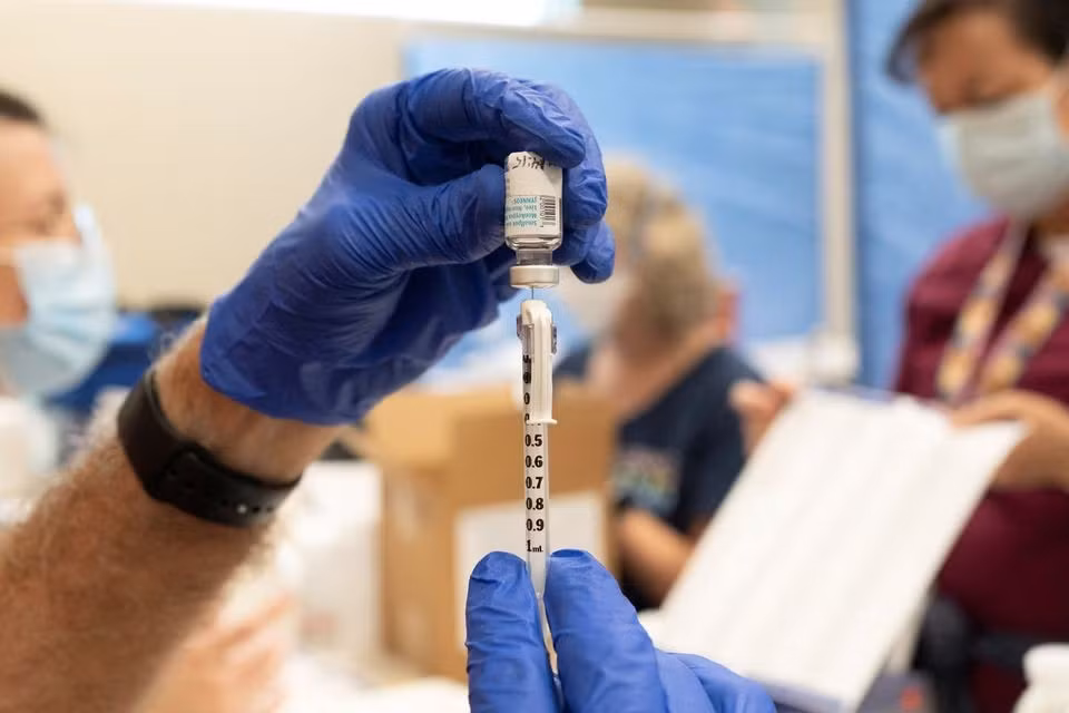 CDC Mỹ khuyến nghị người trưởng thành tiêm định kỳ vaccine đậu mùa khỉ ảnh 1