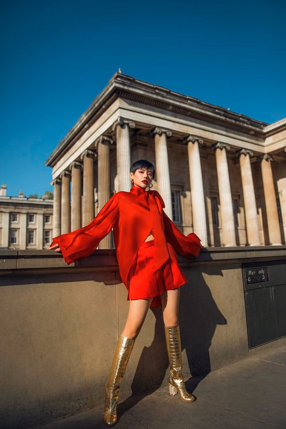 Trần Hùng mang nhung lụa Việt lên sàn diễn London Fashion Week 2019 ảnh 1