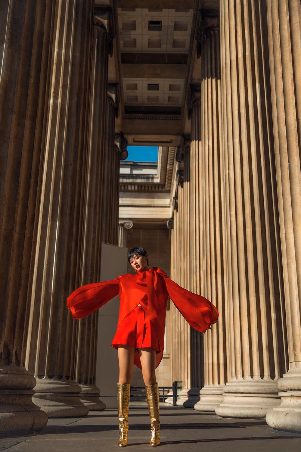 Trần Hùng mang nhung lụa Việt lên sàn diễn London Fashion Week 2019 ảnh 4