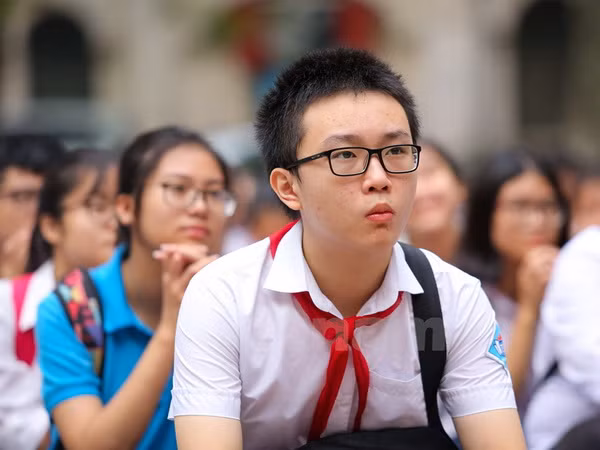 Hơn 76.000 thí sinh Hà Nội bước vào kỳ thi tuyển sinh lớp 10 ảnh 1