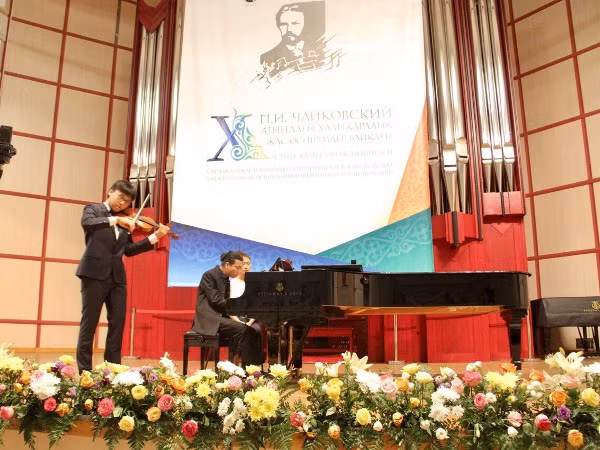 Tài năng violin Trần Lê Quang Tiến đứng Top 8 tại cuộc thi Tchaikovsky ảnh 3