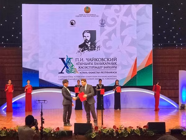 Tài năng violin Trần Lê Quang Tiến đứng Top 8 tại cuộc thi Tchaikovsky ảnh 1