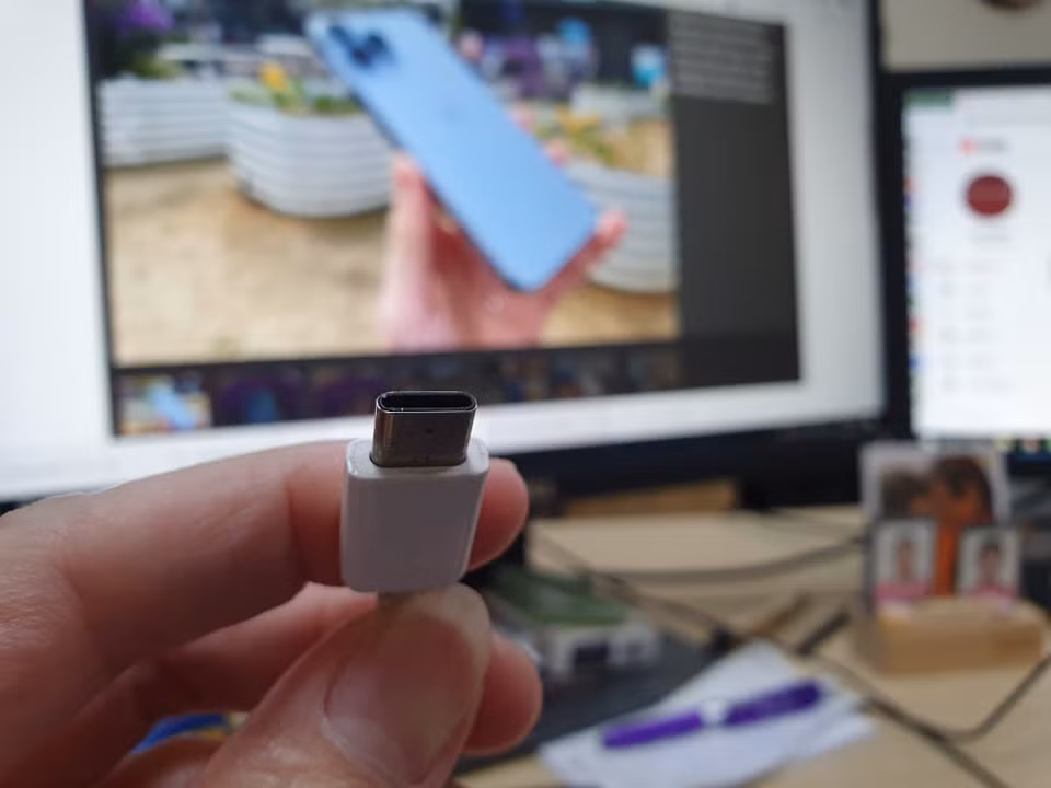 EU buộc Apple phải thay đổi hệ thống sạc iPhone vào năm 2024 ảnh 1