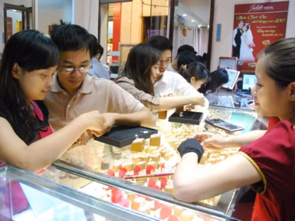 Ngược chiều thế giới, giá vàng trong nước tăng 150.000 đồng mỗi lượng ảnh 1
