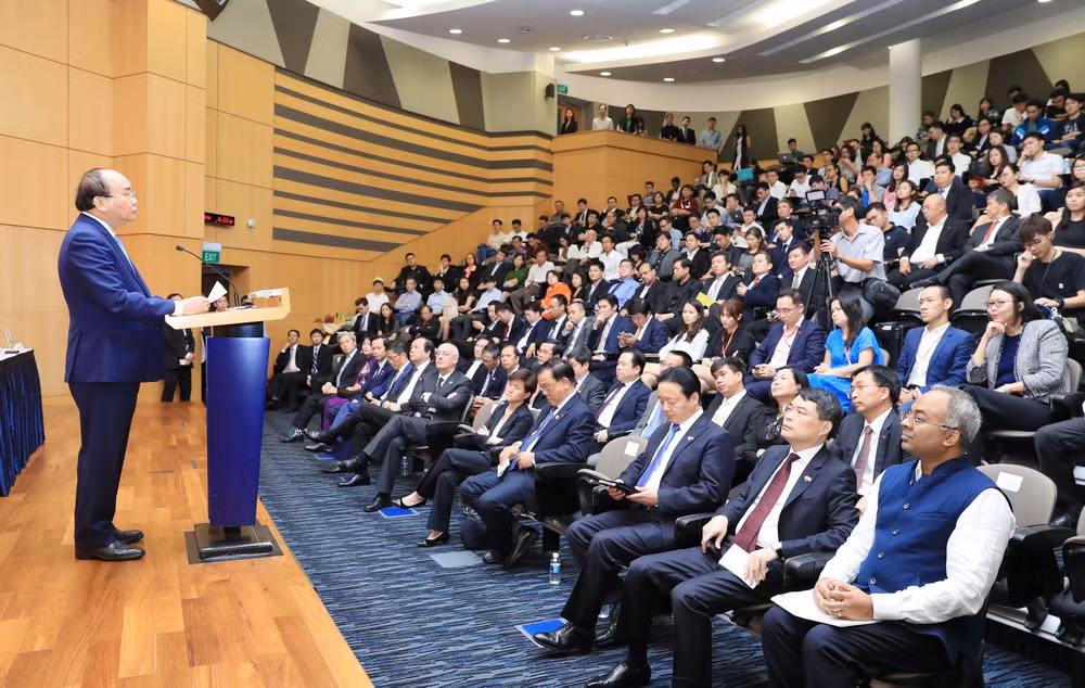Thủ tướng Nguyễn Xuân Phúc thăm Đại học Quản lý Singapore ảnh 2