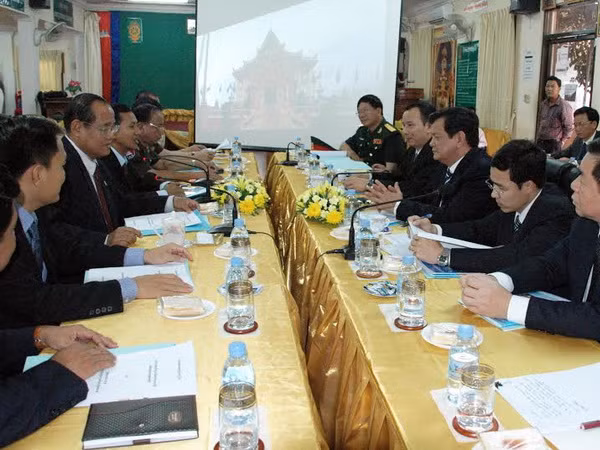 Bàn thảo trùng tu đài tưởng niệm Quân tình nguyện Việt Nam ảnh 1