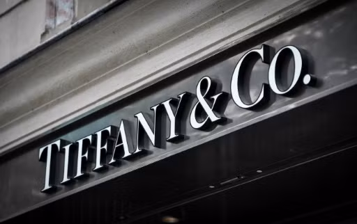 LVMH nâng giá đề xuất mua lại Tiffany lên khoảng 16 tỷ USD ảnh 1