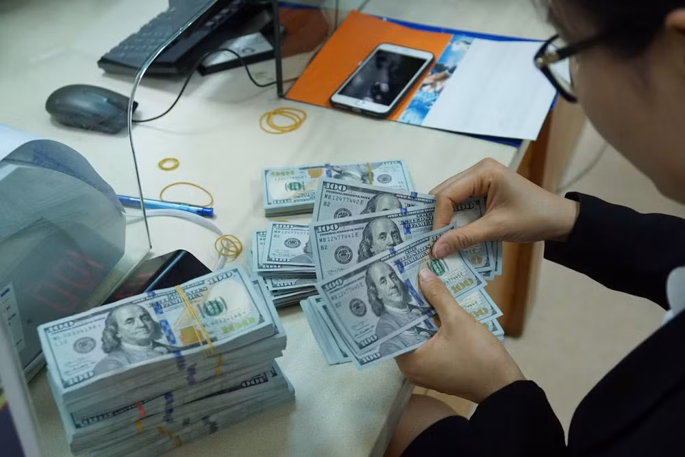 Phạt nặng cơ sở kinh doanh ngoại tệ không niêm yết tỷ giá mua bán ảnh 1