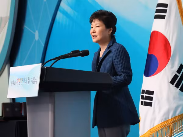 Tổng thống Park Geun Hye sẽ vắng mặt tại cuộc họp nội các ảnh 1