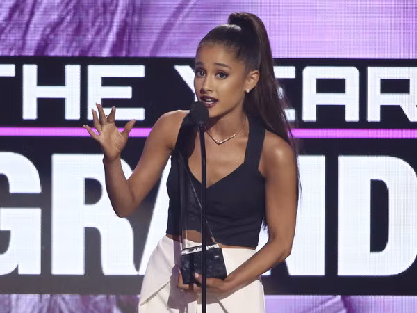 Giải thưởng Âm nhạc Mỹ bất ngờ xướng tên Ariana Grande ảnh 1