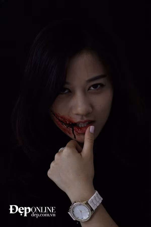 Các bước trang điểm đơn giản để hóa thân thành ma nữ ngày Halloween ảnh 12
