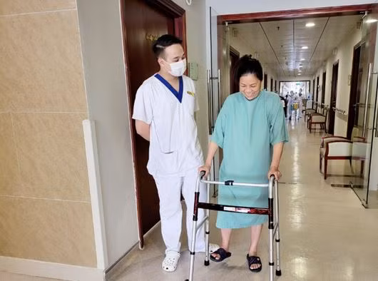 Ứng dụng thành công kỹ thuật 'cá thể hóa' thay khớp háng '4 không' ảnh 3