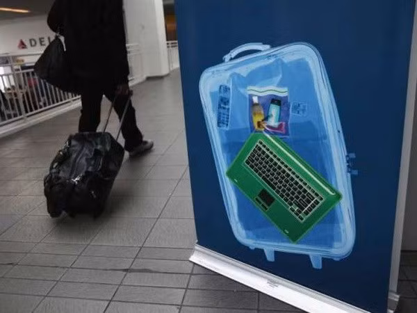 Mỹ và châu Âu tìm cách tránh mở rộng lệnh cấm laptop trên máy bay ảnh 1