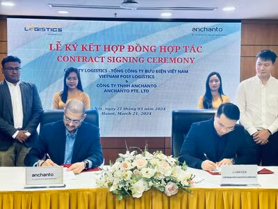Ông Vaibhav Dabhade và Ông Nguyễn Đình Cường ký hợp đồng hợp tác Ông Vaibhav Dabhade và Ông Nguyễn Đình Cường ký hợp đồng hợp tác