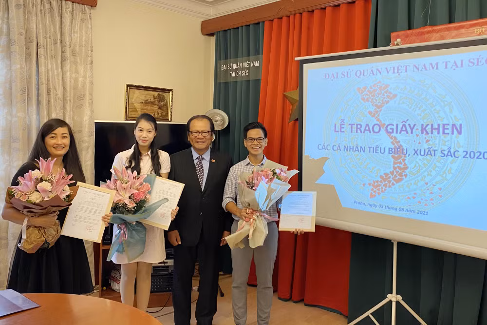 Phát huy tính năng động tích cực của thế hệ trẻ người Việt tại Séc ảnh 2