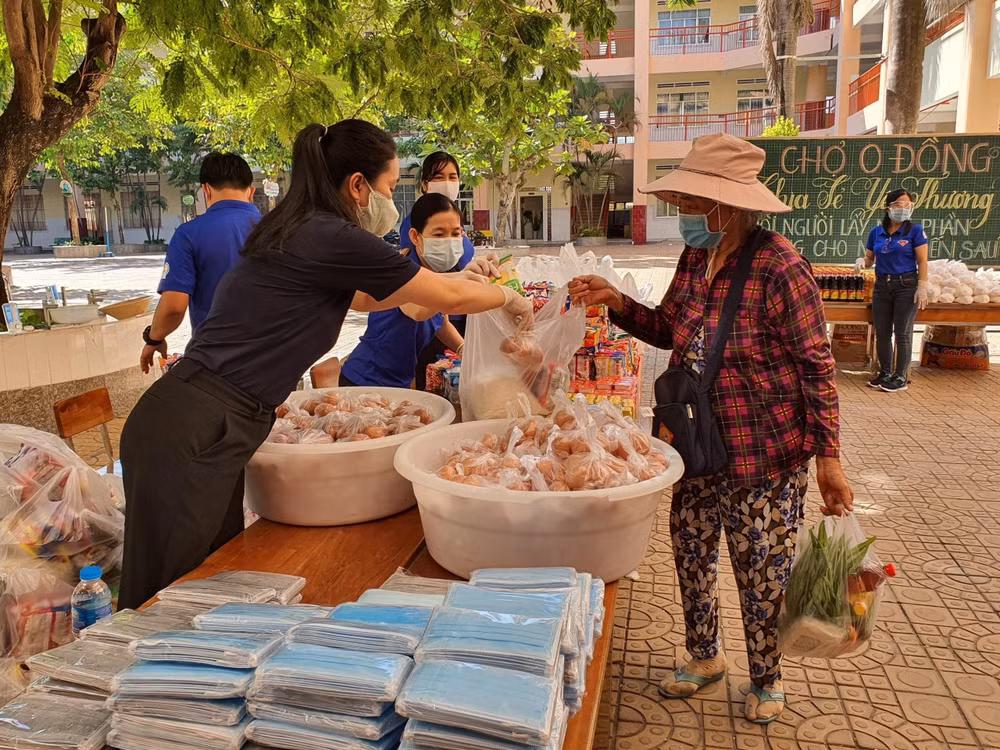 Người miền Tây hợp sức, đồng lòng đẩy lùi dịch bệnh COVID-19 ảnh 2