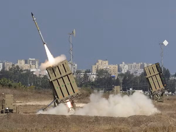 Azerbaijan mua hệ thống phòng thủ tên lửa Vòm Sắt của Israel ảnh 1