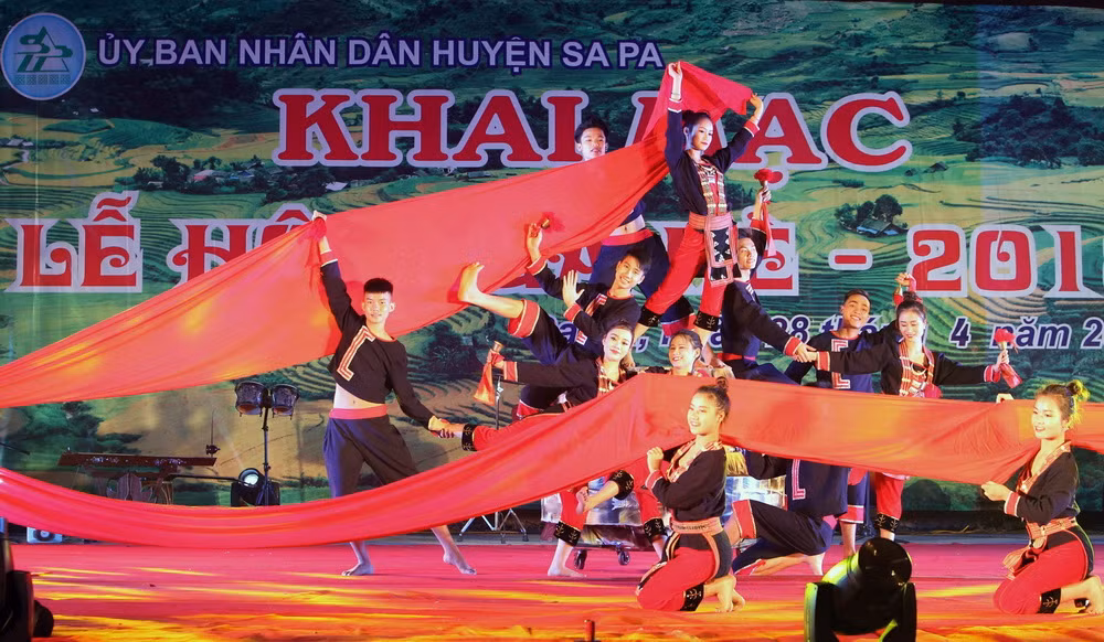 Đông đảo du khách dự khai mạc Lễ hội du lịch mùa Hè Sa Pa 2018 ảnh 1
