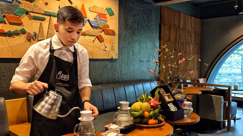 Starbucks ‘chơi lớn’ với các thiết kế đậm dấu ấn văn hóa Việt Nam ảnh 2