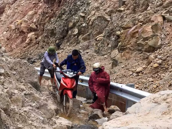 Lai Châu: Cảnh báo nguy cơ sạt lở, đá rơi ở huyện vùng cao Sìn Hồ ảnh 1