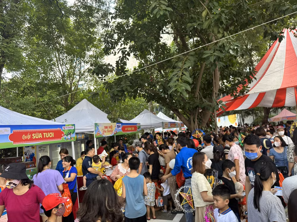 Hơn 2.200 bệnh nhi háo hức nhận những món quà dịp Tết Trung Thu ảnh 10