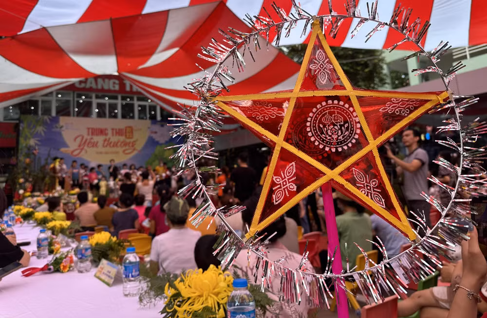 Hơn 2.200 bệnh nhi háo hức nhận những món quà dịp Tết Trung Thu ảnh 7