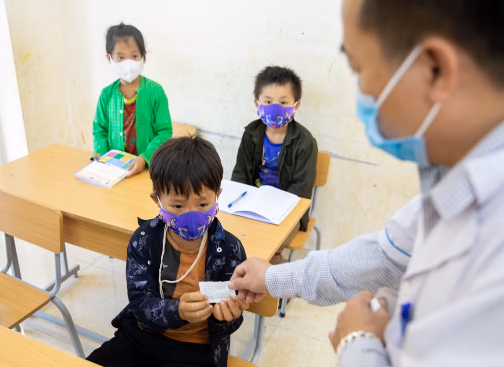 Điều trị kháng sinh dự phòng cho người tiếp xúc với ca bệnh bạch hầu ảnh 1