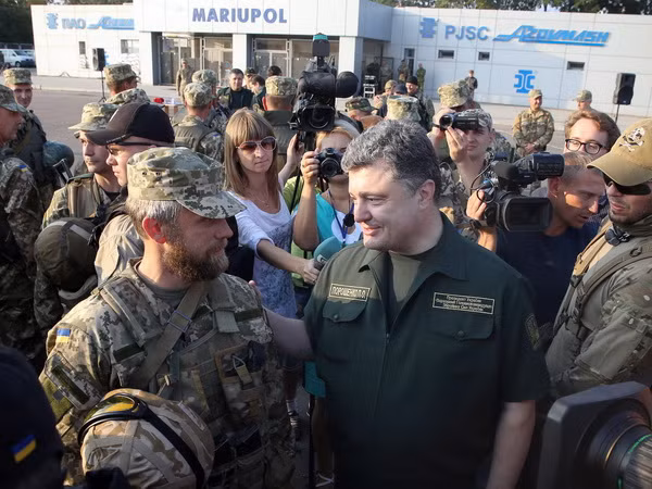 Tổng thống Ukraine Poroshenko tuyên bố sẽ giành lại Crimea ảnh 1