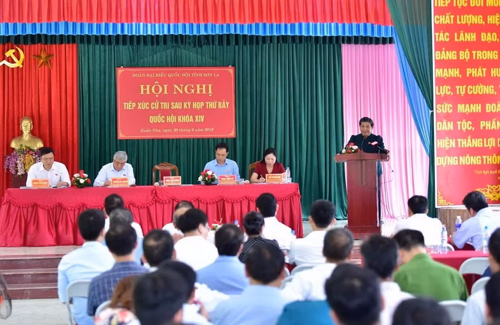 Phó Chủ tịch Quốc hội Tòng Thị Phóng tiếp xúc cử tri Sơn La ảnh 1