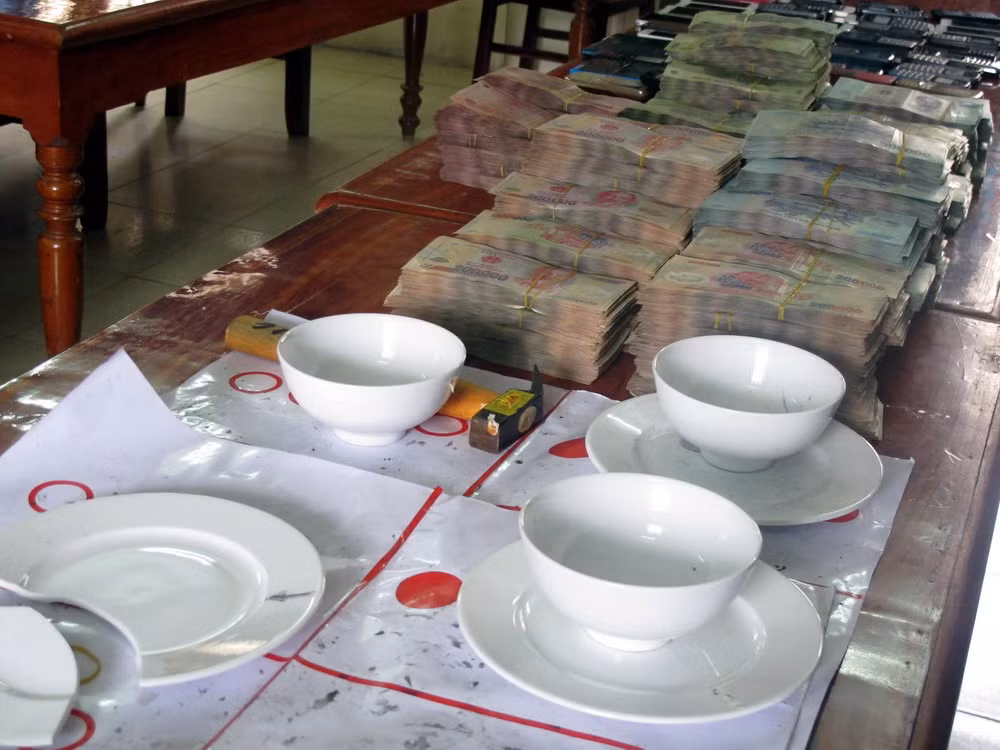 Hưng Yên: Bắt quả tang hơn 30 con bạc tại trang trại bỏ hoang ảnh 1