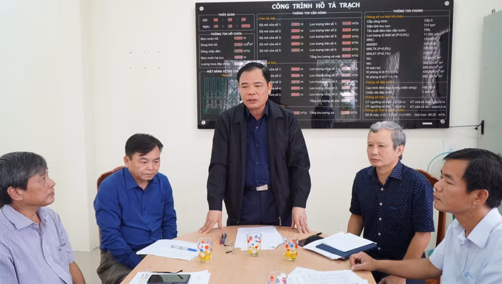 Thừa Thiên-Huế: Tập trung cứu trợ người dân trong vùng thấp trũng ảnh 1