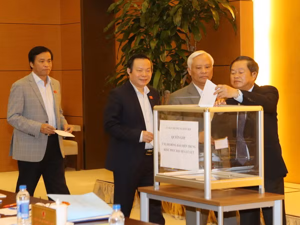 Bế mạc Phiên họp thứ 5 Ủy ban thường vụ Quốc hội khóa XIV ảnh 2