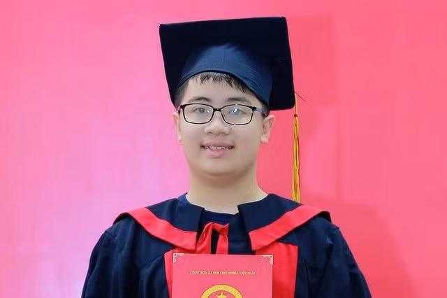 Huy chương vàng Olympic Toán quốc tế đặc biệt của cậu học trò lớp 10 ảnh 1