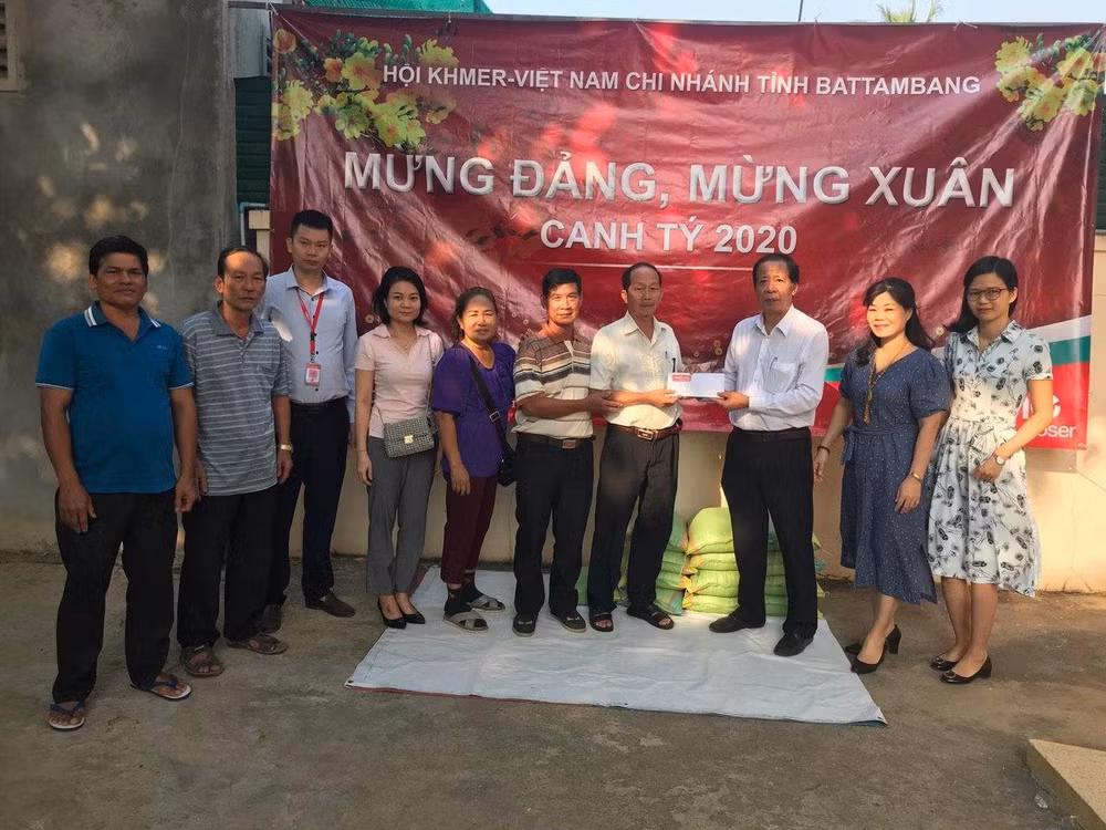 Thiết thực hỗ trợ bà con kiều bào nghèo ở Campuchia đón Tết ảnh 1