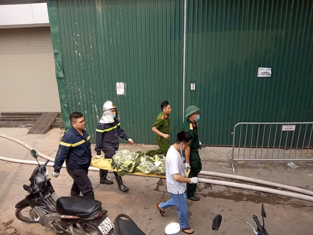 Thêm nạn nhân được tìm thấy trong vụ cháy ở Nam Từ Liêm ảnh 1
