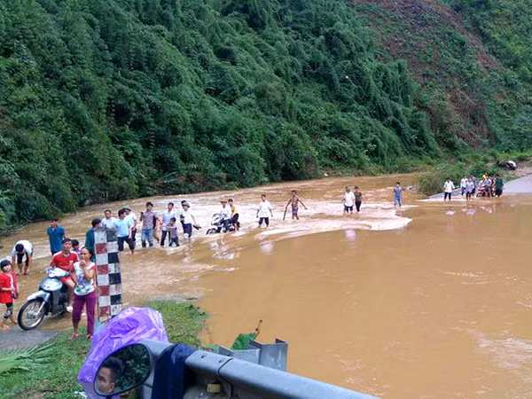 Bộ Công Thương gửi công điện khẩn về đối phó với diễn biến mưa lũ ảnh 1