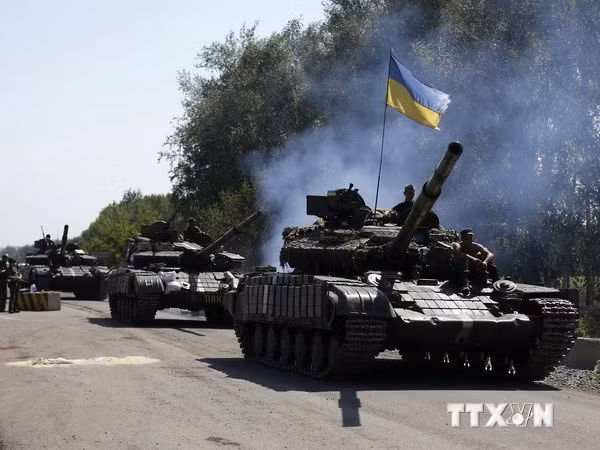 Thủ tướng Ukraine yêu cầu quân đội luôn sẵn sàng chiến đấu ảnh 1