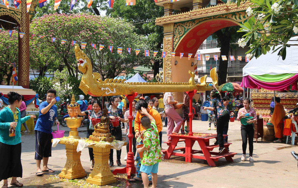 Image hình ảnh hình ảnh hình ảnh hình ảnh hình ảnh hình ảnh hình ảnh hình ảnh Xuân Tùng - Hình ảnh người dân Lào tưng bừng đón Tết cổ truyền Bun Pi Mày ...