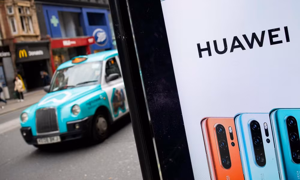 Anh khẳng định sẽ đánh giá kỹ càng nếu sử dụng thiết bị của Huawei ảnh 1