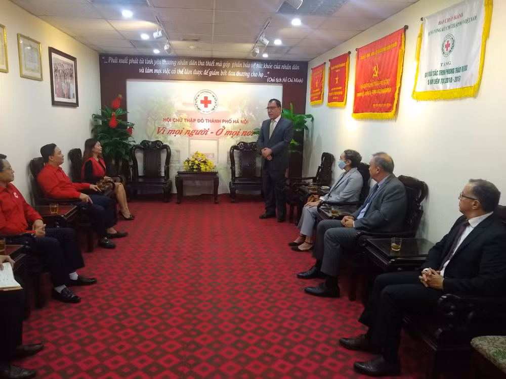 Đại sứ Liên minh Thái Bình Dương ủng hộ đồng bào miền Trung ảnh 2