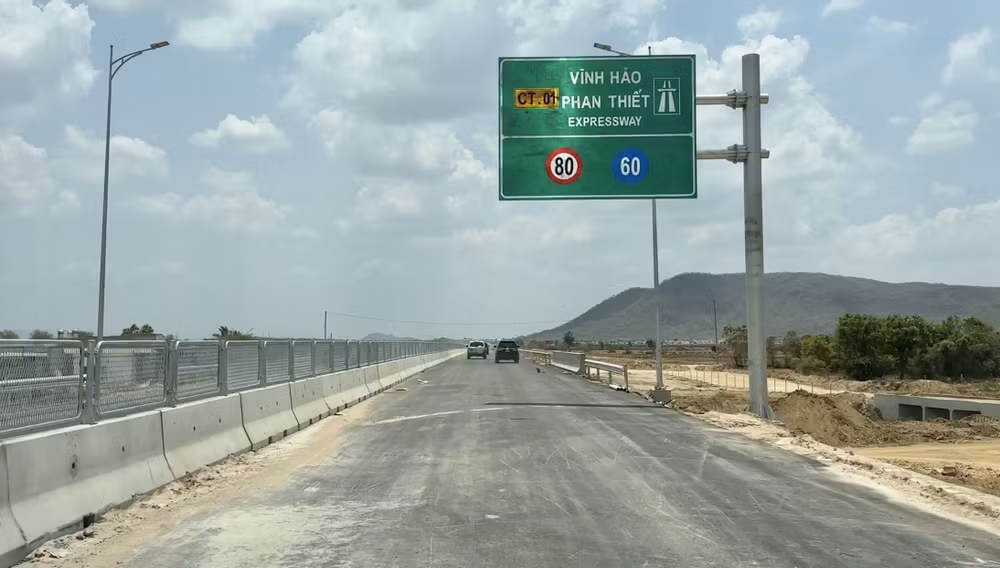 Thủ tướng Phạm Minh Chính kiểm tra Dự án Cao tốc Phan Thiết-Vĩnh Hảo ảnh 4